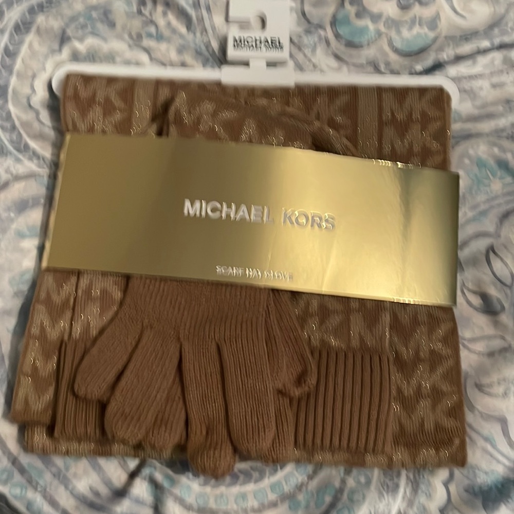 Michael Kors set. Hat, scarf and gloves. Tan color